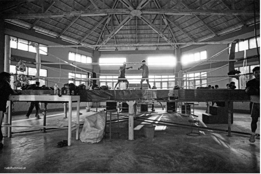 Ein Boxring in Mandalay