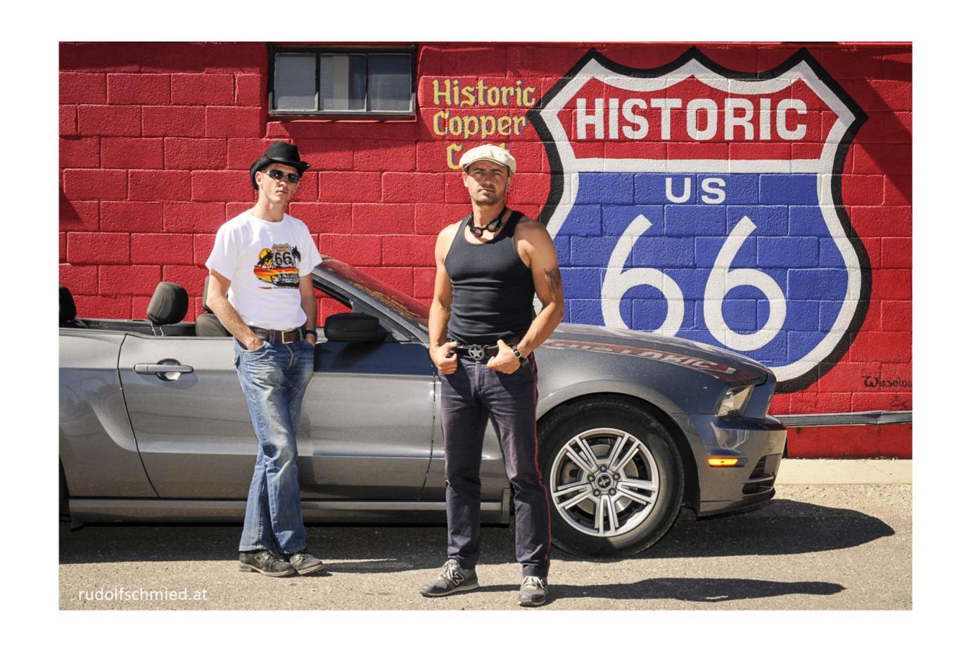 Zwei Touristen an der Route 66