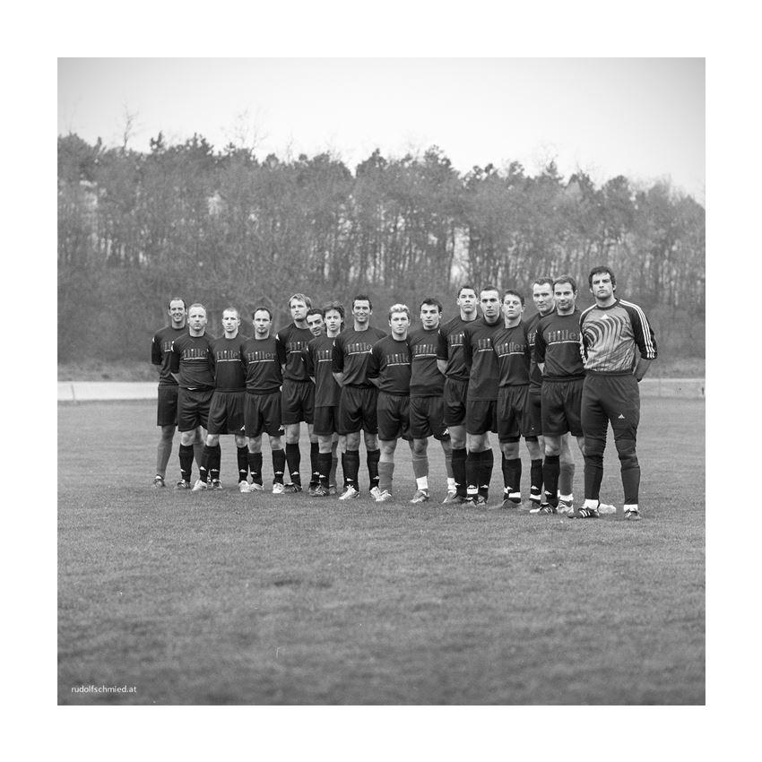 Eine Fußballmannschaft im Retrolook