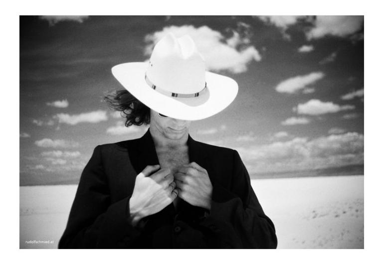 Ein Cowboy im White Sands National Monument