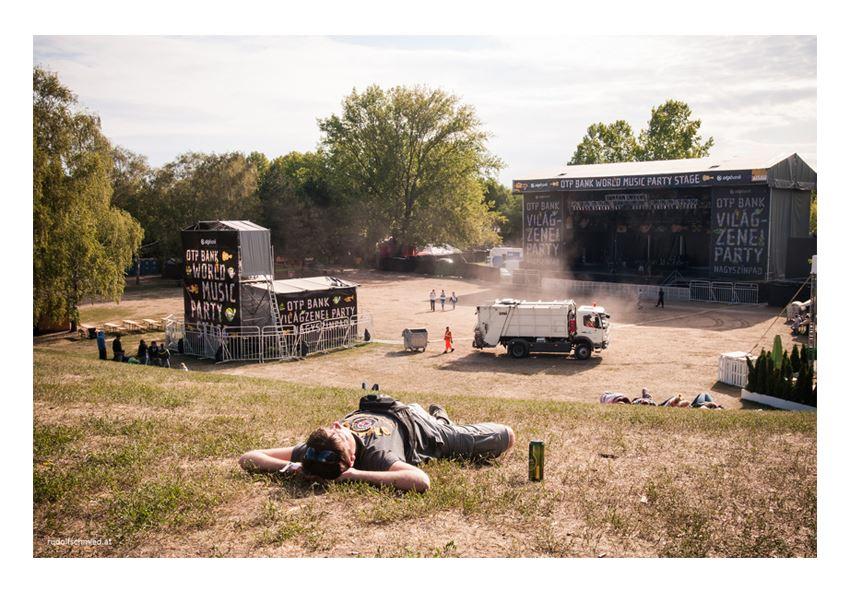 Eine Bühne am Tag nach dem Konzert