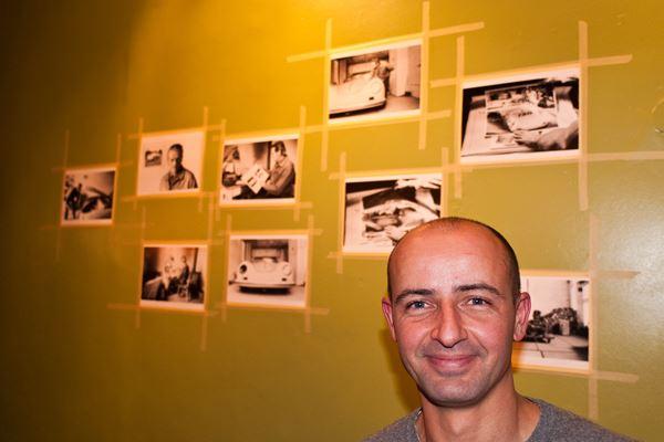 Rudolf Schmied bei seiner Ausstellung